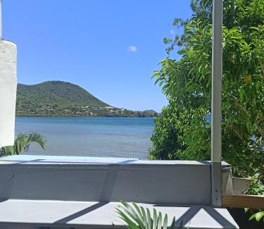 Tartane Apartment | Studio Corail suspendu au dessus de la mer