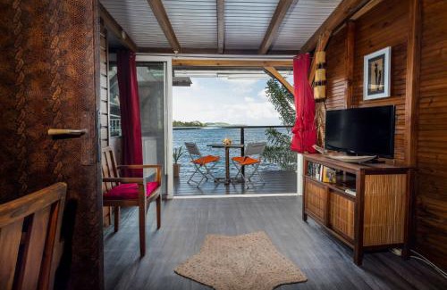 Tartane Apartment | Studio Corail suspendu au dessus de la mer