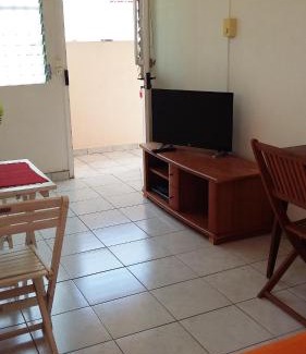 Fort-de-France Apartment | Studio cosy à Fort-de-France 22 m² avec jardin privé