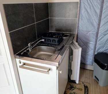 Saint-Assiscle House | Studio cosy, tout équipé, WI-FI proche Clinique Saint-Pierre