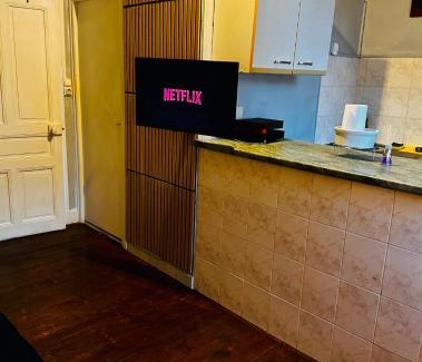 Brive-la-Gaillarde Apartment | Studio Cozy & Vintage dans le centre ville