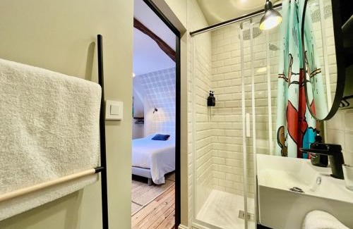 Gennes-Val-de-Loire Apartment | Studio Dépendance du Château - Kitchenette