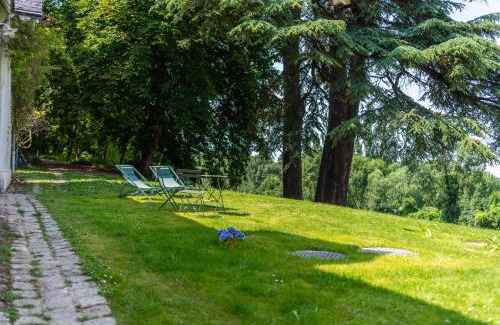Gennes-Val-de-Loire Apartment | Studio Dépendance du Château - Kitchenette