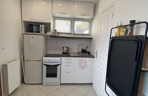 Longjumeau Apartment | Studio Dans Hôtel Particulier