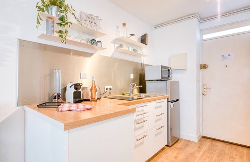 Palavas-les-Flots Apartment | Studio direct access to the beach with sea view, Wi-Fi and air conditioning