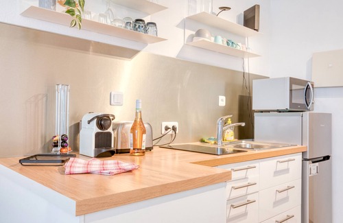 Palavas-les-Flots Apartment | Studio direct access to the beach with sea view, Wi-Fi and air conditioning