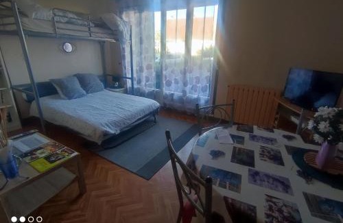 Nevers Apartment | Studio en RDC avec terrasse