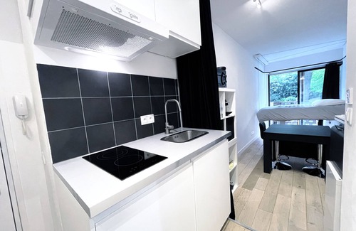 Prince–Marmottan Apartment | Studio Face Entrée de Roland Garros