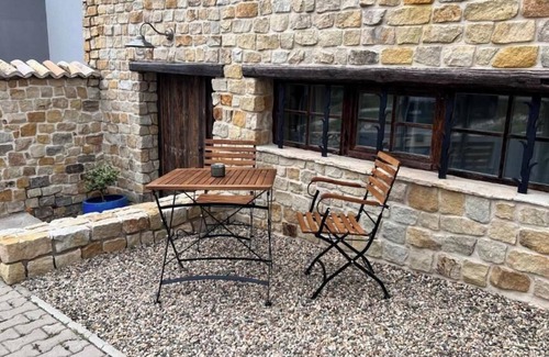 Chyne Apartment | Studio Flat - Sleeps 3 - Parking - Wifi