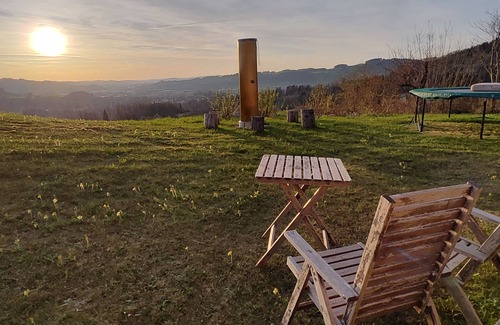 Teufen Apartment | Studio flat sunehus.ch with hot tub