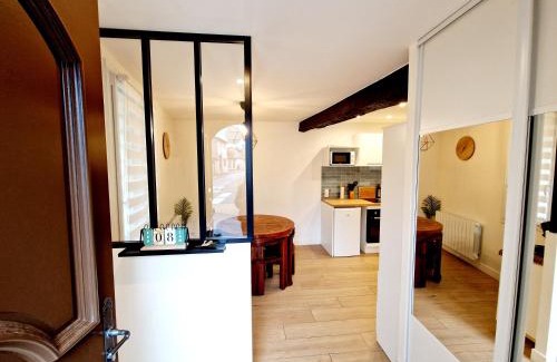 Cailloux-sur-Fontaines Apartment | Studio fonctionnel avec Wi-Fi idéal séjour Pro ou à deux