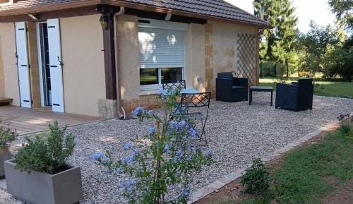 Saint-Avit-Senieur Apartment | Studio for 2 people with pool