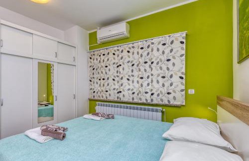 Funtana Apartment | Studio Gordana with Terrace