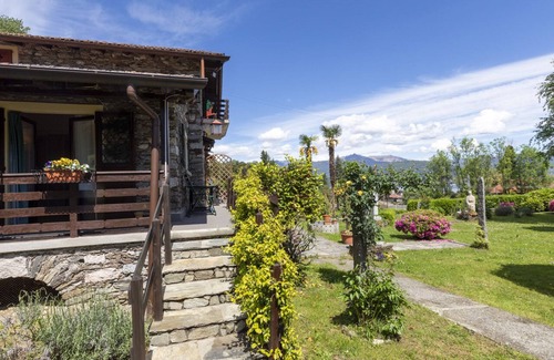 Carciano Ski Chalet | Studio in a chalet with lake view Stresa