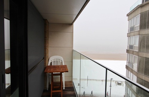 Knokke Apartment | Studio in Het Zoute with Side Sea View