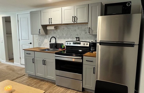 South Tacoma Apartment | Studio in Tacoma-Private entrance.