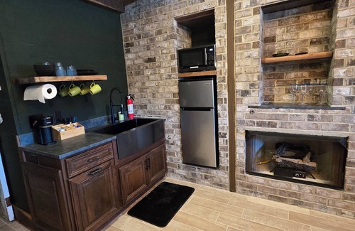 Pickens Apartment | Studio in the Heart of Pickens Roof top Deck & Fire pit.PEAK LEAF WEEK!