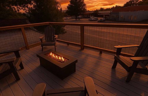 Pickens Apartment | Studio in the Heart of Pickens Roof top Deck & Fire pit.PEAK LEAF WEEK!