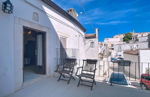 Monte Sant'Angelo Apartment | Studio 'Le Antiche Mansioni 2' with Air Conditioning