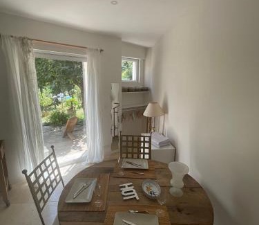 Villeneuve-les-Avignon Apartment | Studio lumineux
