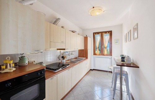 Lonato del Garda Apartment | Studio 'Margarita' with Lake View, Wi-Fi and Air Conditioning