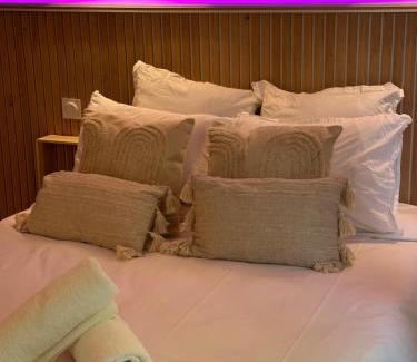 Ecusson Apartment | Studio MBS 2- Cosy, Tramway, Wifi, Parking, Equipé