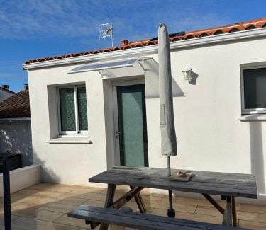 La Tranche-sur-Mer House | Studio Mer et Soleil avec Terrasse, en centre-ville, parking