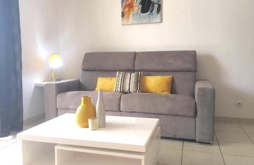 La Possession Apartment | Studio moderne, centre-ville, au calme, parking privé