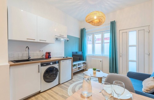 Roubaix Apartment | Studio near tram & Parc Barbieux, CHR + parking