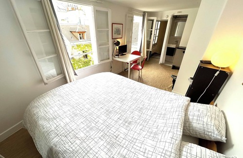 Les Iles Apartment | Studio on Ile Saint Louis, very quiet and charming