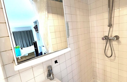 Les Iles Apartment | Studio on Ile Saint Louis, very quiet and charming