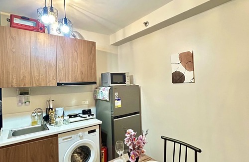 Lapu-Lapu Condo | Studio Retreat with Balcony and Pool