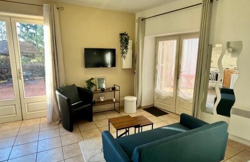 Neris-les-Bains Apartment | Studio Revy 1 - Centre ville