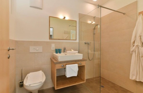 Klosterle Bed & Breakfast | Studio S mit Balkon - Aparthotel Alpine Lodge Klösterle am Arlberg