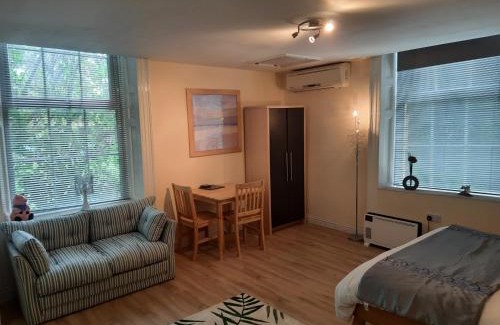 Winterton-on-Sea Apartment | Studio Sleeps 2 with On-site Parking