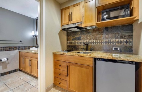 South Lake Tahoe Resort | STUDIO STANDAR LAKE VIEW @Hilton Vacation Club Lake Tahoe Resort South