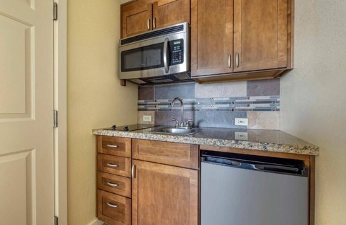 South Lake Tahoe Resort | STUDIO STANDAR LAKE VIEW @Hilton Vacation Club Lake Tahoe Resort South
