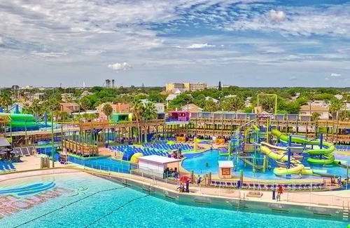 Daytona Beach Shores Apartment | Studio Suite Queen bed Kitchen Walk in Shower 3