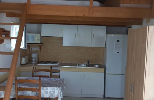 Bourcefranc-le-Chapus Apartment | Studio with peaceful garden at the foot of the island of Oléron