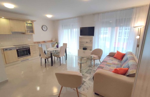 Siofok Aranypart Apartment | Studio with air conditioning and car park directly on the shore