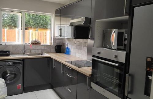 Ongar Apartment | Studio with Private Kitchen