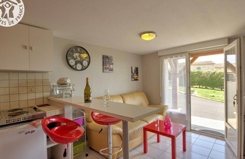 Malleval Apartment | Studio with Shared Pool and Vineyard Views