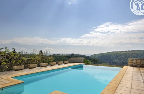 Malleval Apartment | Studio with Shared Pool and Vineyard Views