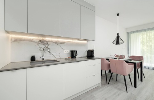 Uniescie Apartment | Studio With Swimming Pool by Renters