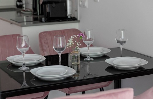 Uniescie Apartment | Studio With Swimming Pool by Renters