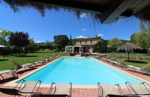 Civitella in Val di Chiana Villa | Stunning private villa for 16 people with WIFI, private pool, TV and pets allowed, close to Arezzo