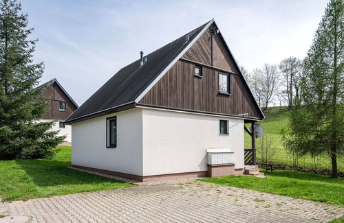 Rudnik u Vrchlabi House | Stunning private villa for 6 guests with WIFI, pool, TV, terrace and pets allowed