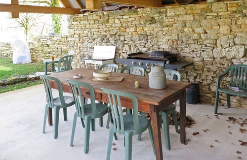 Saint-Chamarand Villa | Stunning private villa for 6 guests with TV, terrace and parking
