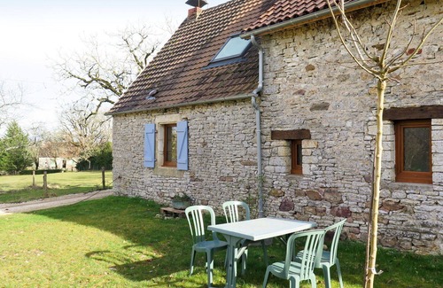 Saint-Chamarand Villa | Stunning private villa for 6 guests with TV, terrace and parking