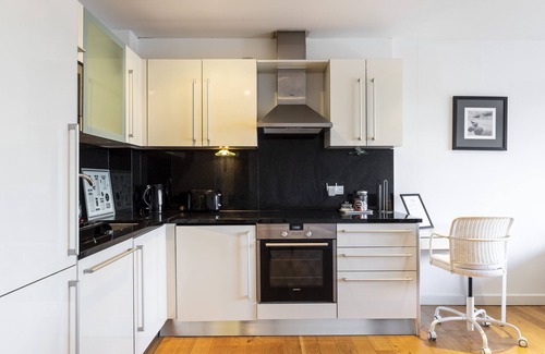 Fairfield Apartment | Stunning 2 bed | 2 bathroom apartment moments from East Croydon station
